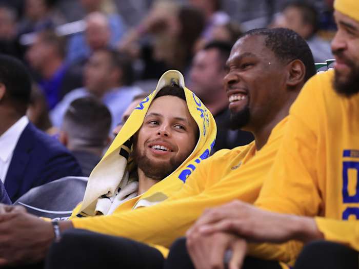 stephen-curry-kevin-durant-javale-bench.jpg